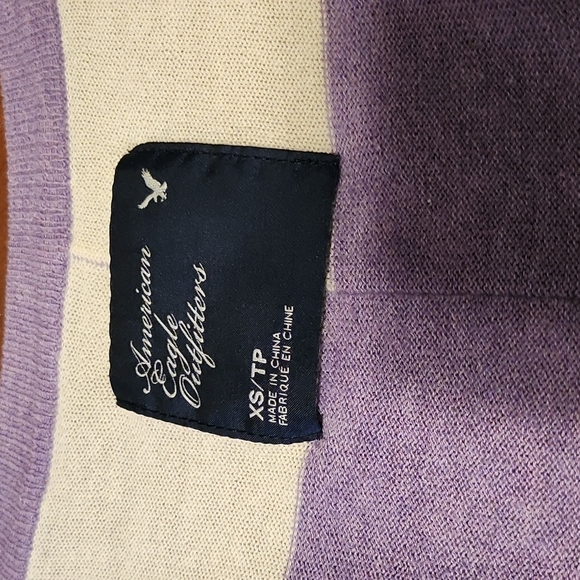 Ladies American Eagle t-shirt, size XS. - Picture 3 of 4